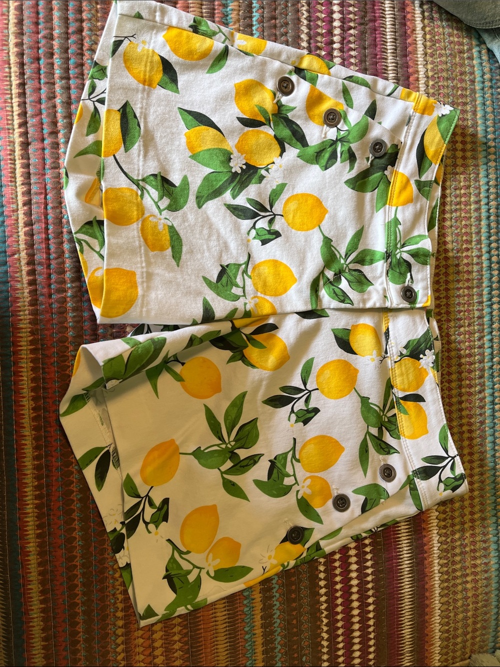 Isaac Mizrahi White Lemon Print Shorts with Green Leaves